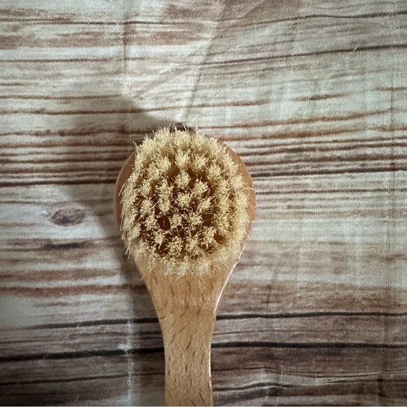 Daily Concepts Daily Facial Dry Brush - Picture 6 of 15